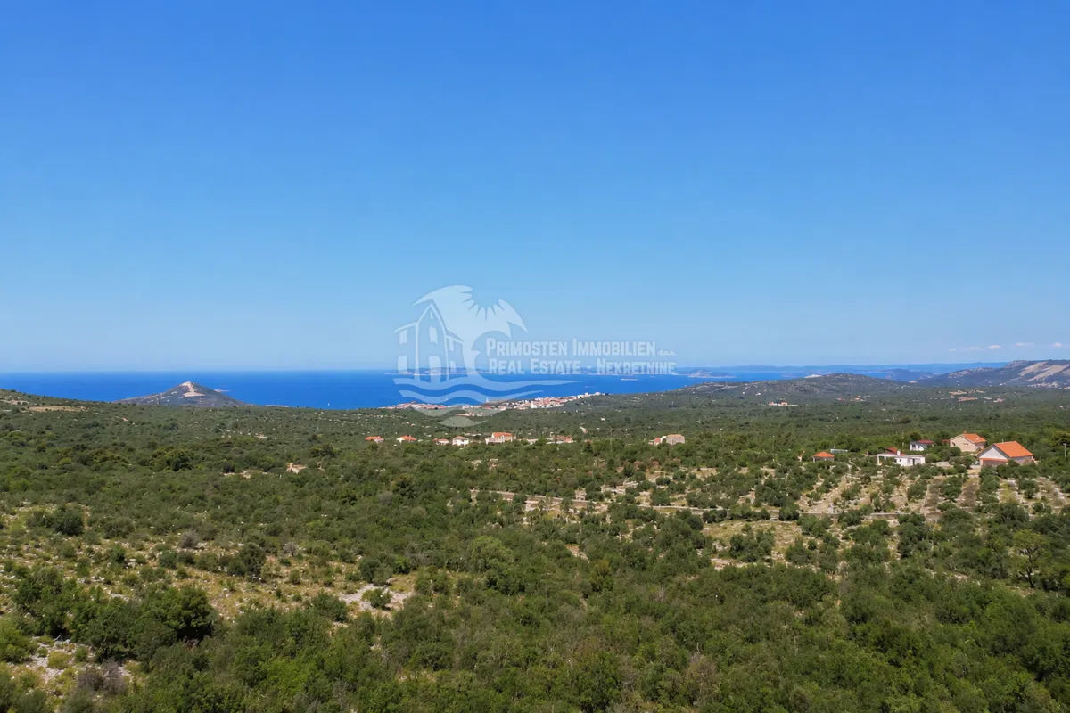 Primošten / 10.733 m² poljoprivrednog zemljišta s atraktivnim razvojnim potencijalom