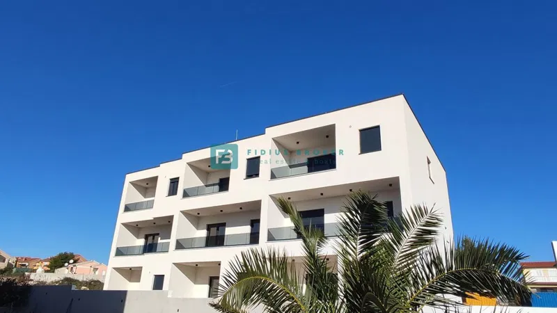 VODICE, Neubau, zweistöckige Wohnung, Garten 40 m2, S4 – 2