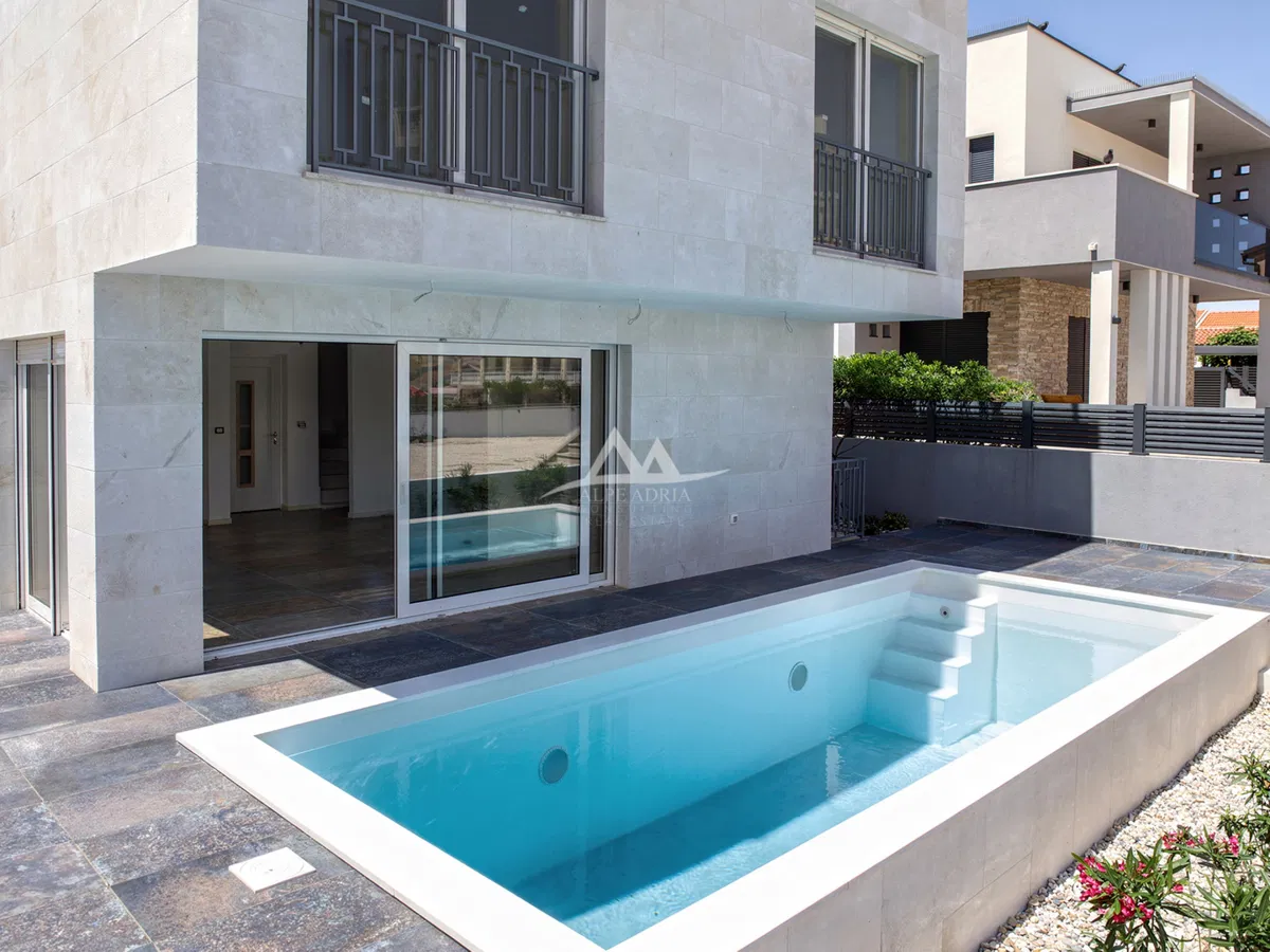 VIR - KUĆA U KOJU SE ZALJUBITE NA PRVI POGLED  - 890.000 €