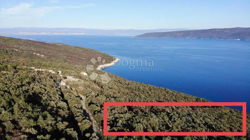 PROSTRANO ZEMLJIŠTE S PRISTUPOM PLAŽI!