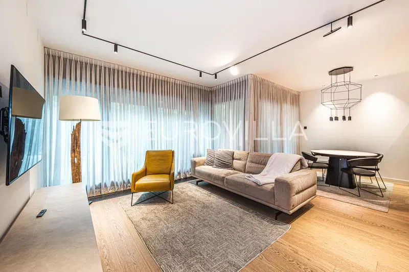 Zagreb, Lower Town, luxurious four-bedroom apartment with loggia, terrace and garden 150 m² – 2