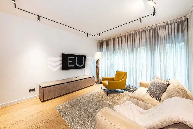 Zagreb, Lower Town, luxurious four-bedroom apartment with loggia, terrace and garden 150 m² – 3
