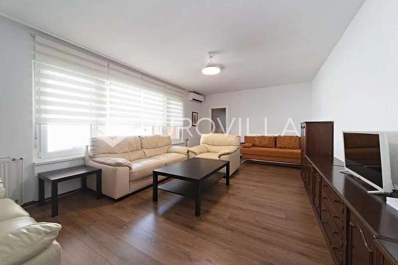 Osijek, Sjenjak, dvojna kuća s garažom, podrumom i odličnom lokacijom 120 m²