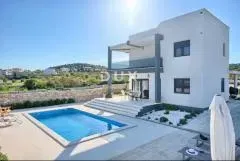 DALMÁCIA, VODICE - Modern villa hosszú távú bérlése medencével és panorámás kilátással
