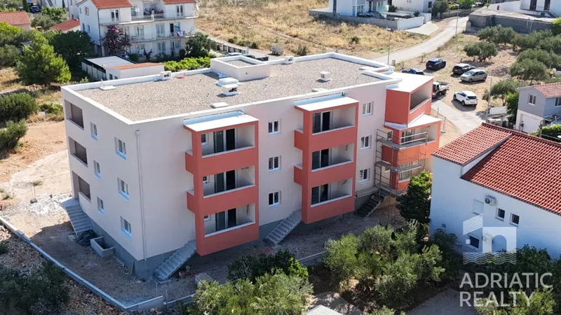 Vodice, novogradnja – 1-sobni stan s vrtom