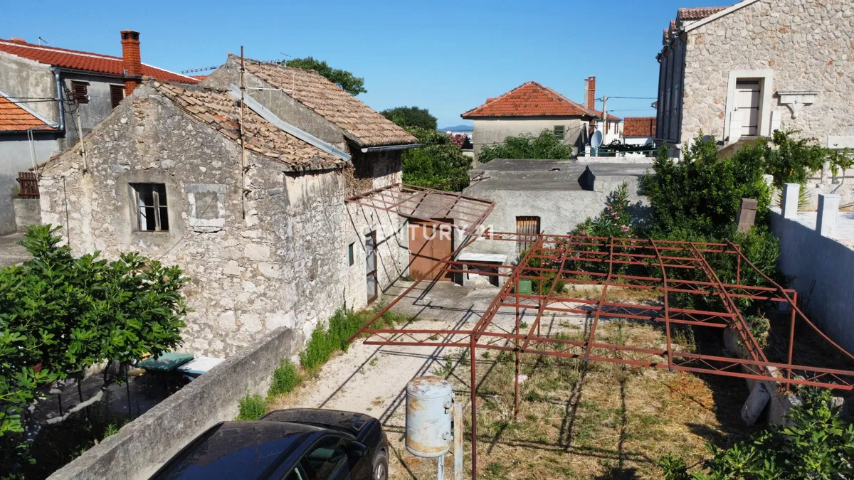 Stara kamena kuća u Svetom Filip i Jakovu  !