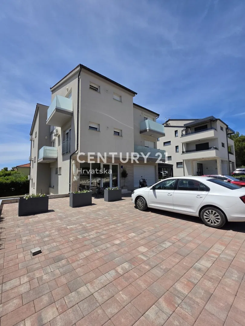 Biograd na Moru, apartmanska vila u blizini plaže