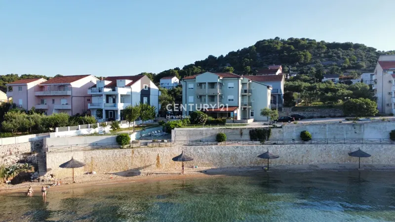 Tkon - otok Pašman - stan sa pogledom na more iz svih prostorija