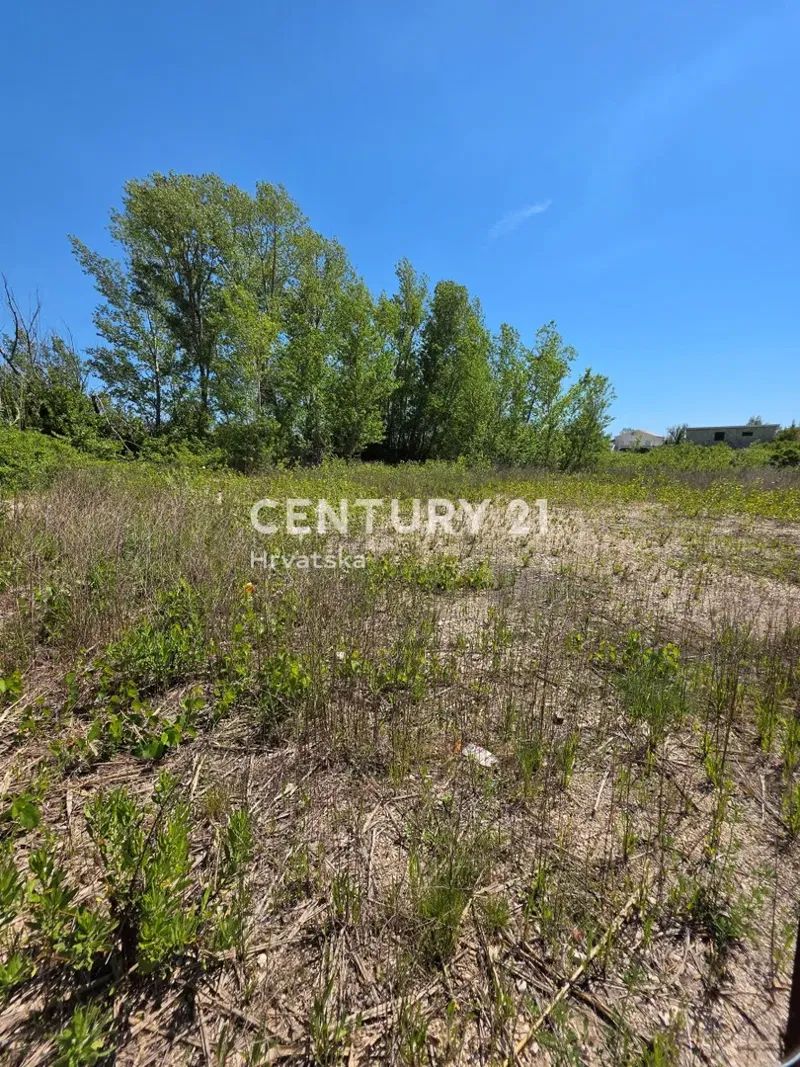 Vrsi, građevinsko zemljište 660 m², 130 mod mora