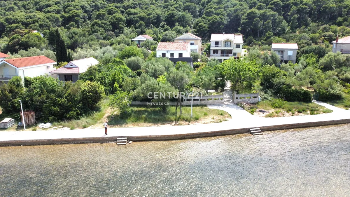Otok Vrgada- Pakoštane - kuća sa vrtom , PRVI RED DO MORA