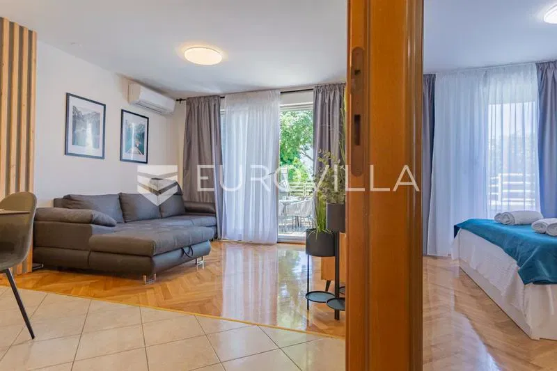 Split, Žnjan - Exceptional Two-Bedroom Apartment with a Private Garden, Terrace and garage – 3