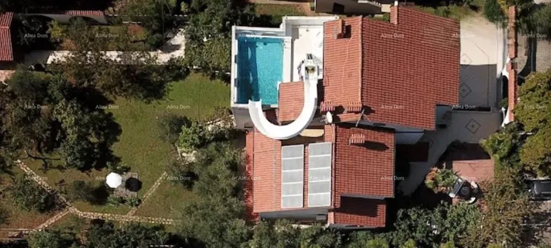 Vendita di un edificio residenziale con 9 appartamenti separati. Poreč! – 2