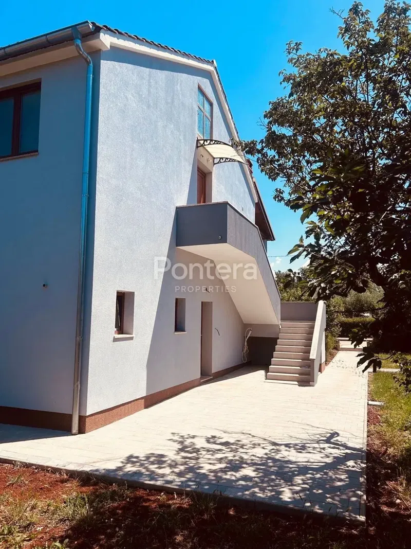 ISTRIA, PARENZO - Bilocale completamente ristrutturato con terrazzo di 27 mq e giardino di 225,70 mq – 3