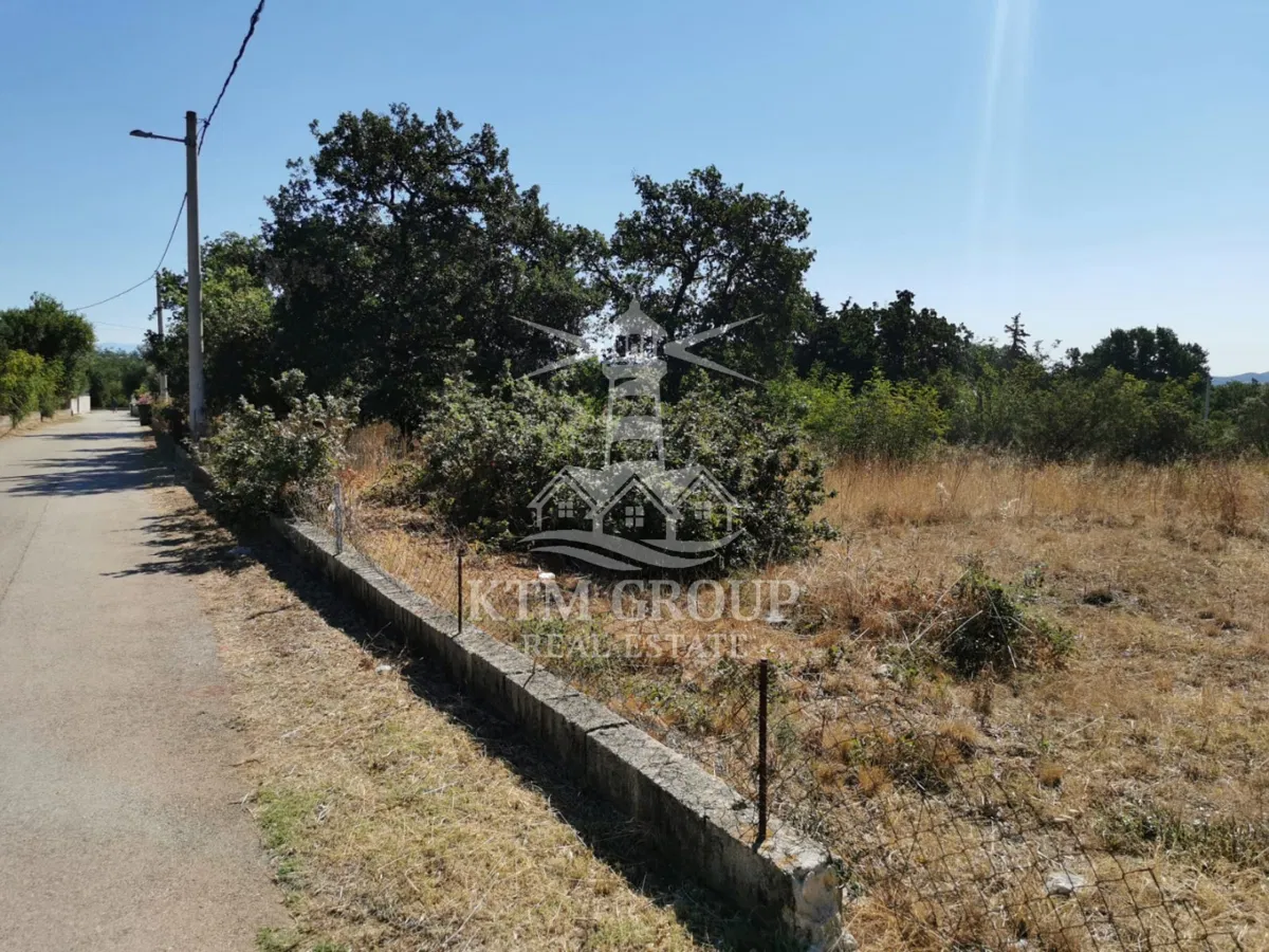 Raštane Donje (Glavica) - građevinsko zemljište - 794 m2!