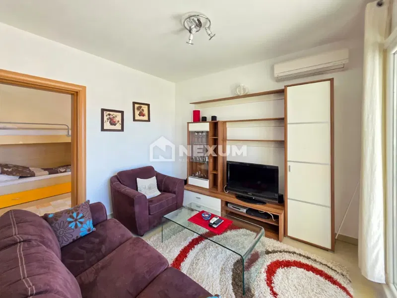 Seget Vranjica – Apartament z dwiema sypialniami na parterze, 140 m od morza, z basenem – 2