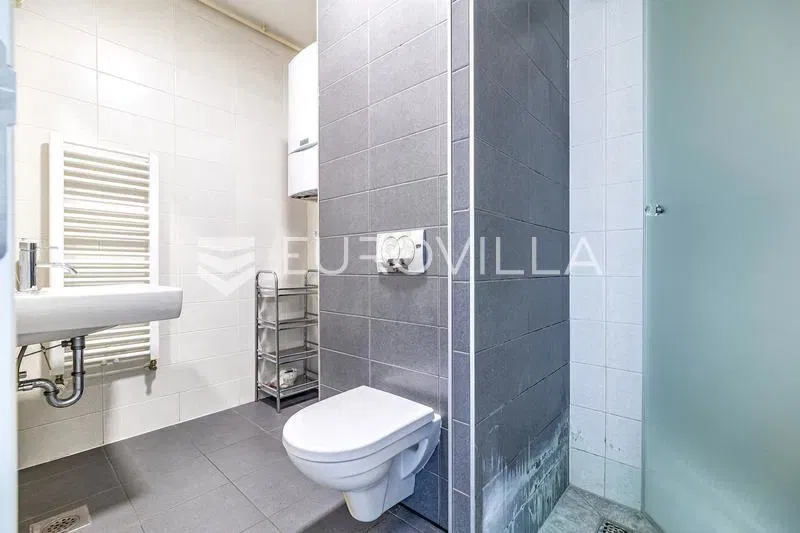 Zagreb, Špansko, Nova Galerija, an attractive two-story three-room apartment of 84 m² – 3