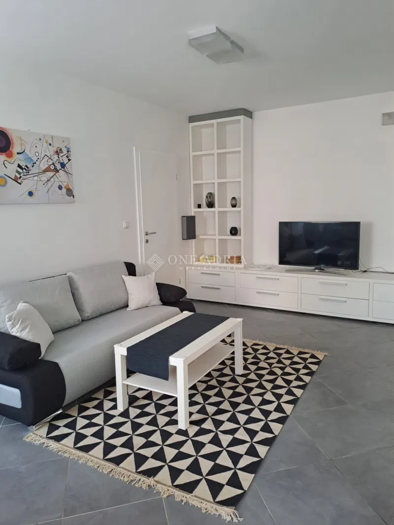 NOVI V. STAN SA DVIJE SPAVAĆE SOBE I BALKONOM! – 2