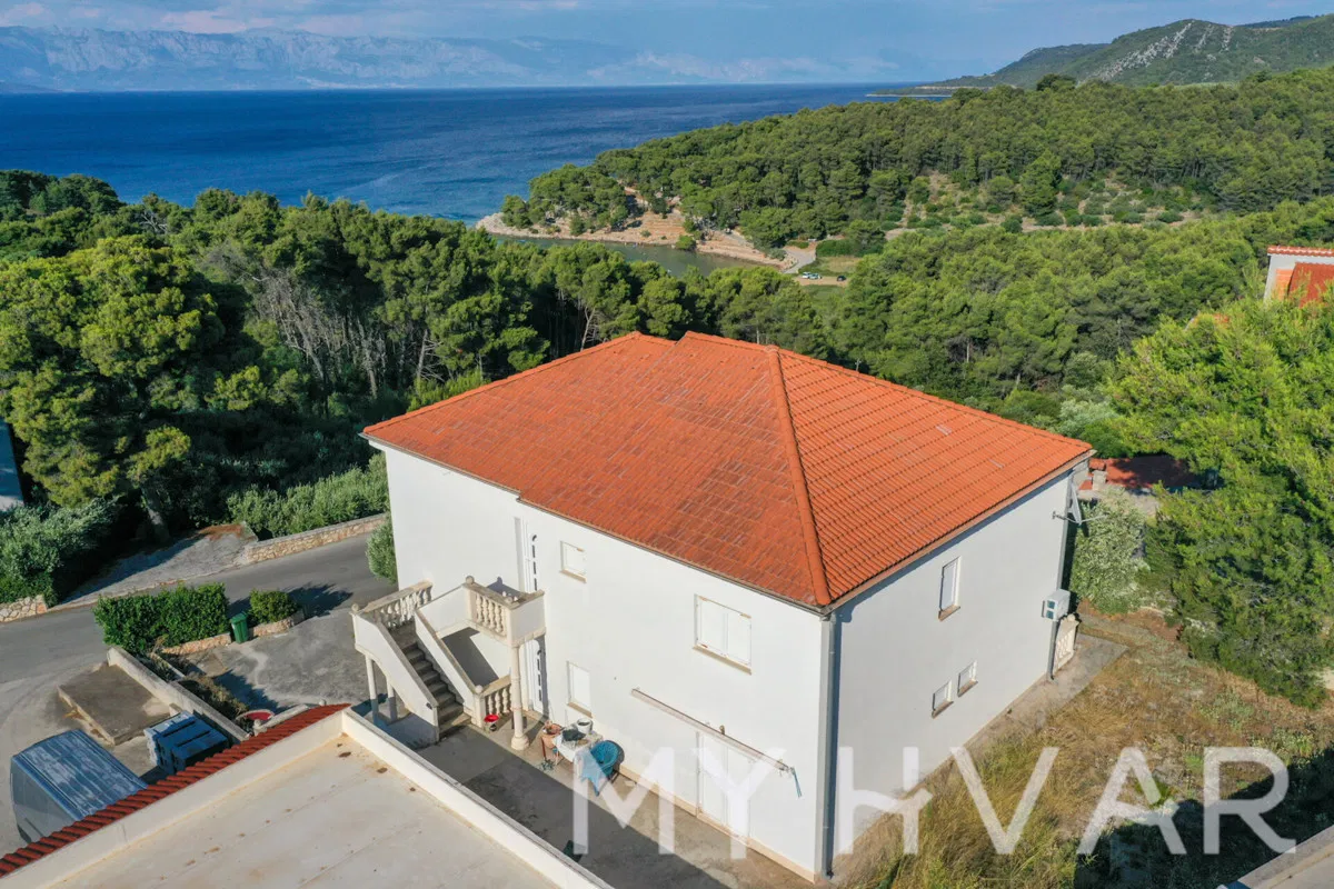 Samostojeća kuća s okućnicom Jelse