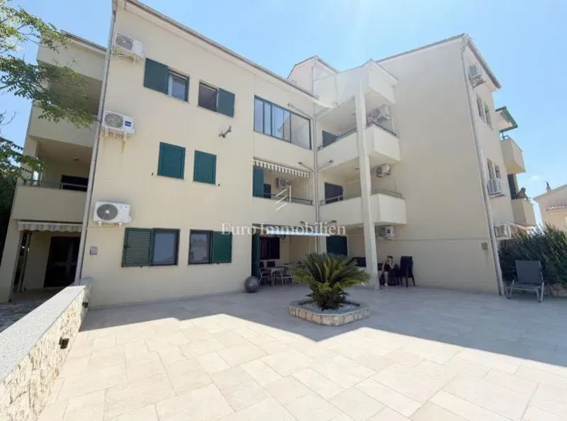 Appartamento con due camere al primo piano con vista mare – 3