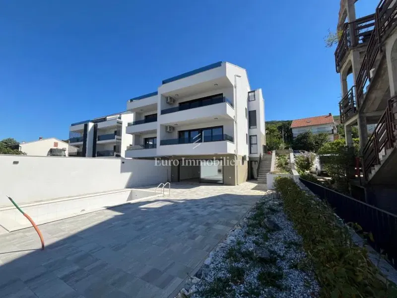 Duplex Apartment with Pool and Garden – 2