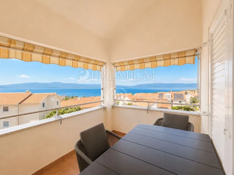 Malinska, apartman s terasom i pogledom na more!