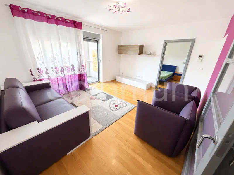 Ground floor apartment with private garden and parking space. – 2