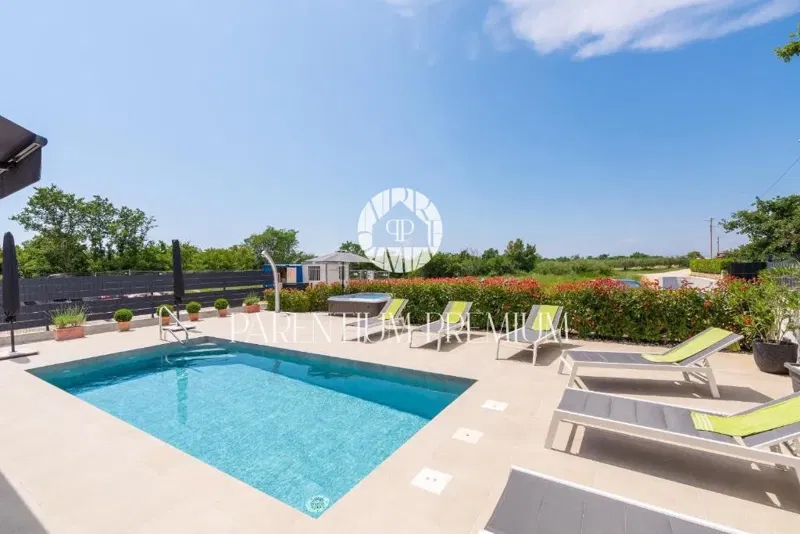 Parenzo – Casa con piscina a soli 5 km dal mare e dal centro città – 2