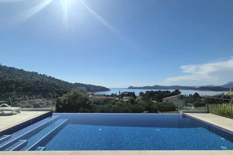 Villa con sei camere da letto e vista panoramica sul mare – 3