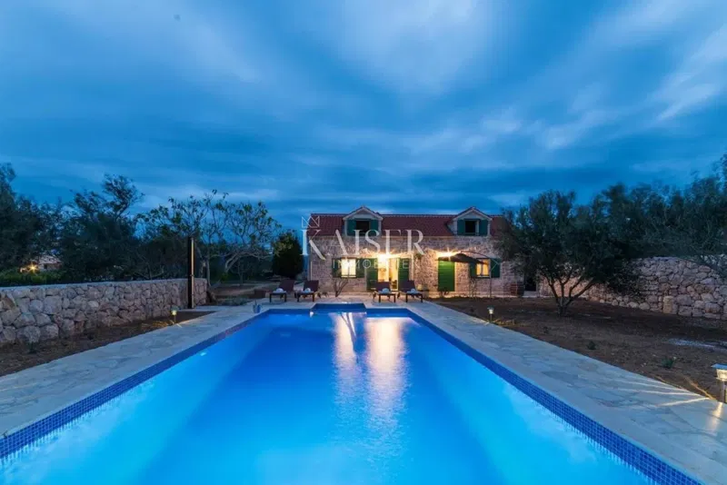 ZADAR – PRIVLAKA | Kőház medencével és mediterrán kerttel – 2