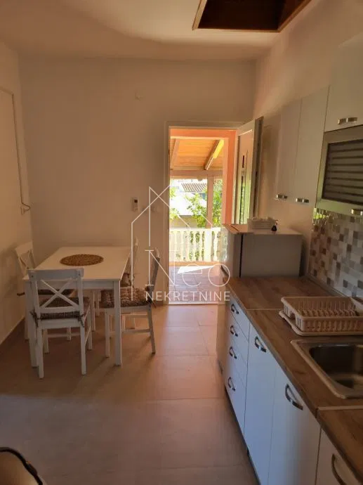 Samostojeća kuća, prvi red do plaže - Bilice