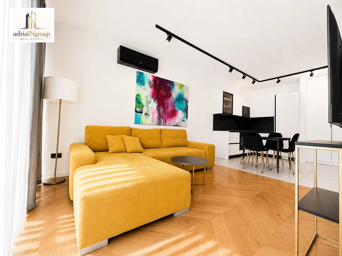 CENTER / MODERNA DVA APARTMAJA ali 3-sobno STANOVANJE / Video - preberi opis