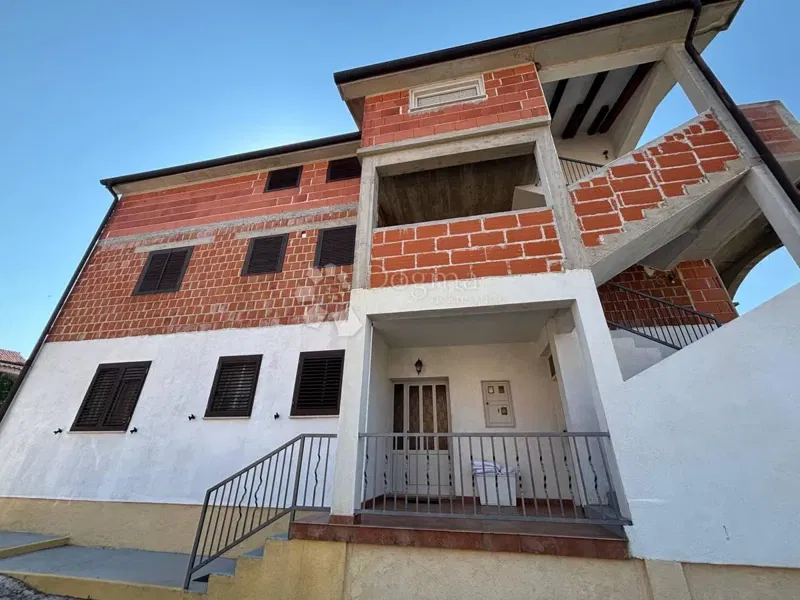Two residential units in the Rohbau phase + 591 m² of garden - Rovinjsko Selo – 2