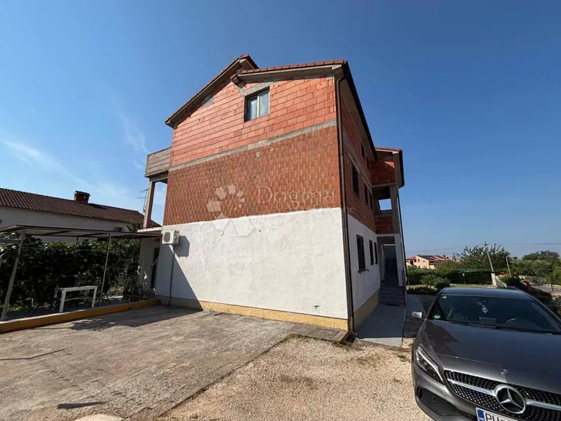 Two residential units in the Rohbau phase + 591 m² of garden - Rovinjsko Selo – 3
