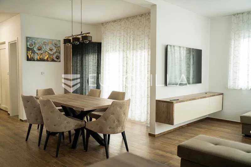 Vukovar, Mitnica, Luksuzan četverosoban stan 102,06 m²
