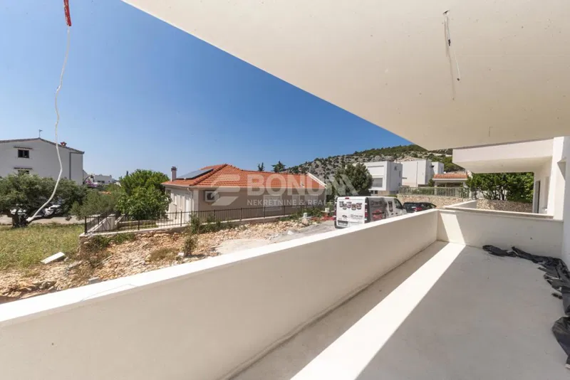 Rogoznica-Ražanj: - eine neue Wohnung mit großem Garten in der Nähe des Meeres – 2