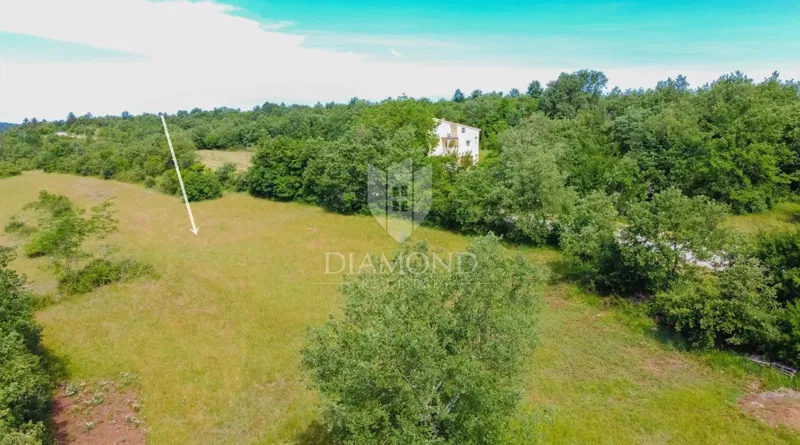 Buje, splendido terreno di 766 m² in posizione tranquilla! – 3