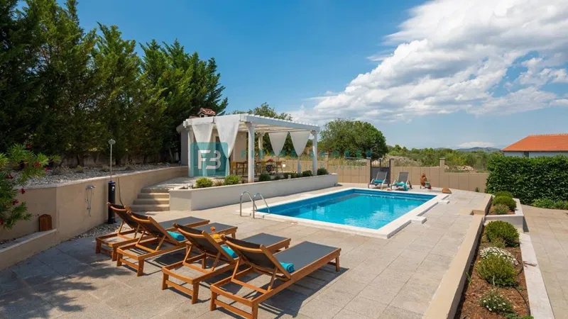 VODICE, luksuzna villa, bazen, uređena okućnica, pogled na more – 2