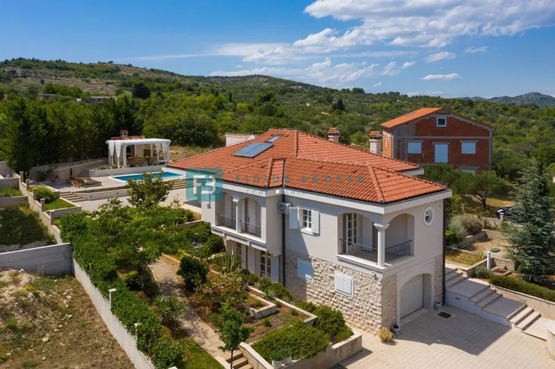 VODICE, luksuzna villa, bazen, uređena okućnica, pogled na more – 3
