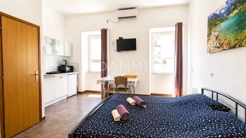 Pula, city center, apartment with 4 studio apartments – 2