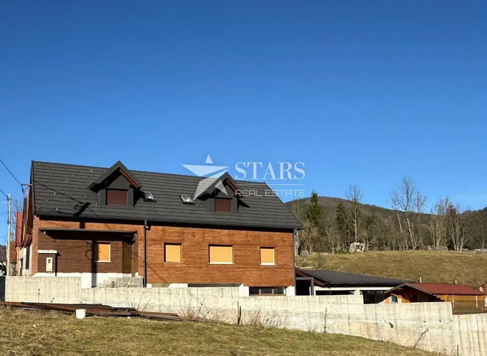 Gorski kotar, Mrkopalj -  Novogradnja s četiri apartmana, konobom i velikim turističkim potencijalom