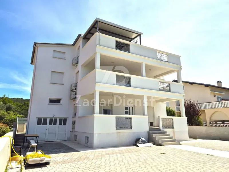 Apartman u prizemlju + suteren u Sukošanu
