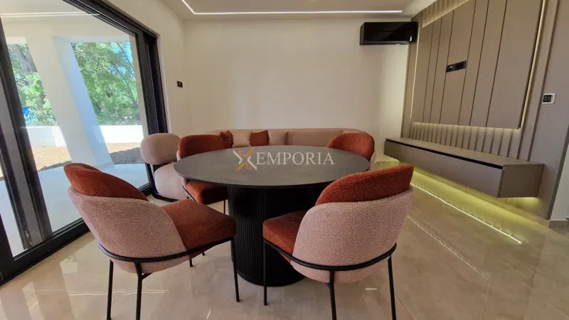 Zadar, Diklo – furnished ground-floor apartment with garden and covered terrace – 2