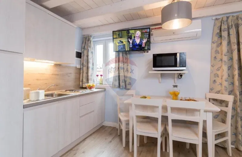 Rovinj, city centre, house with apartments. – 2
