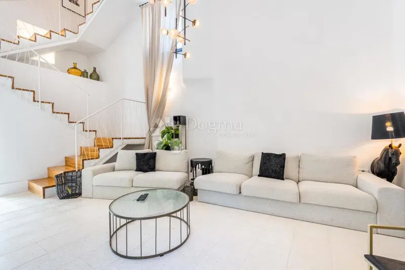 Ritkaság a piacon! Design villa medencével Vodnjan szívében – 2