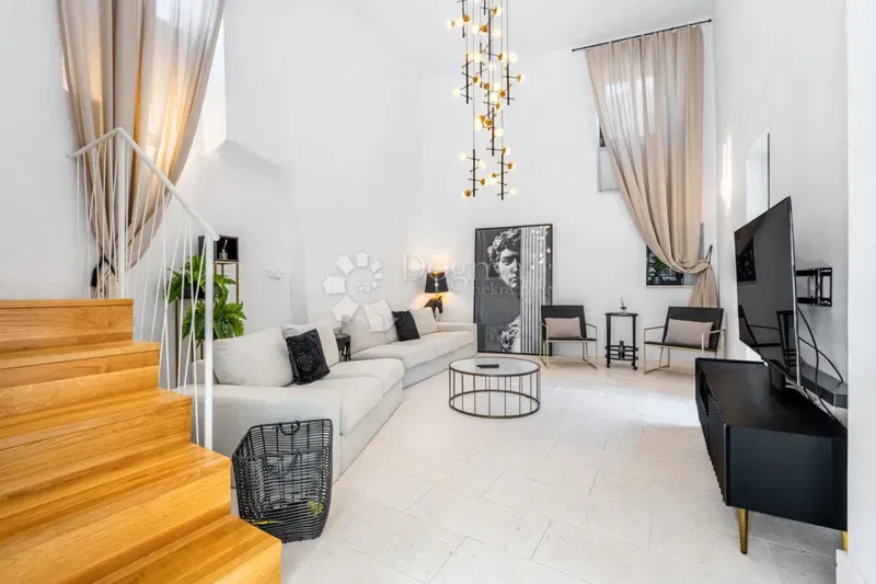 Ritkaság a piacon! Design villa medencével Vodnjan szívében – 3