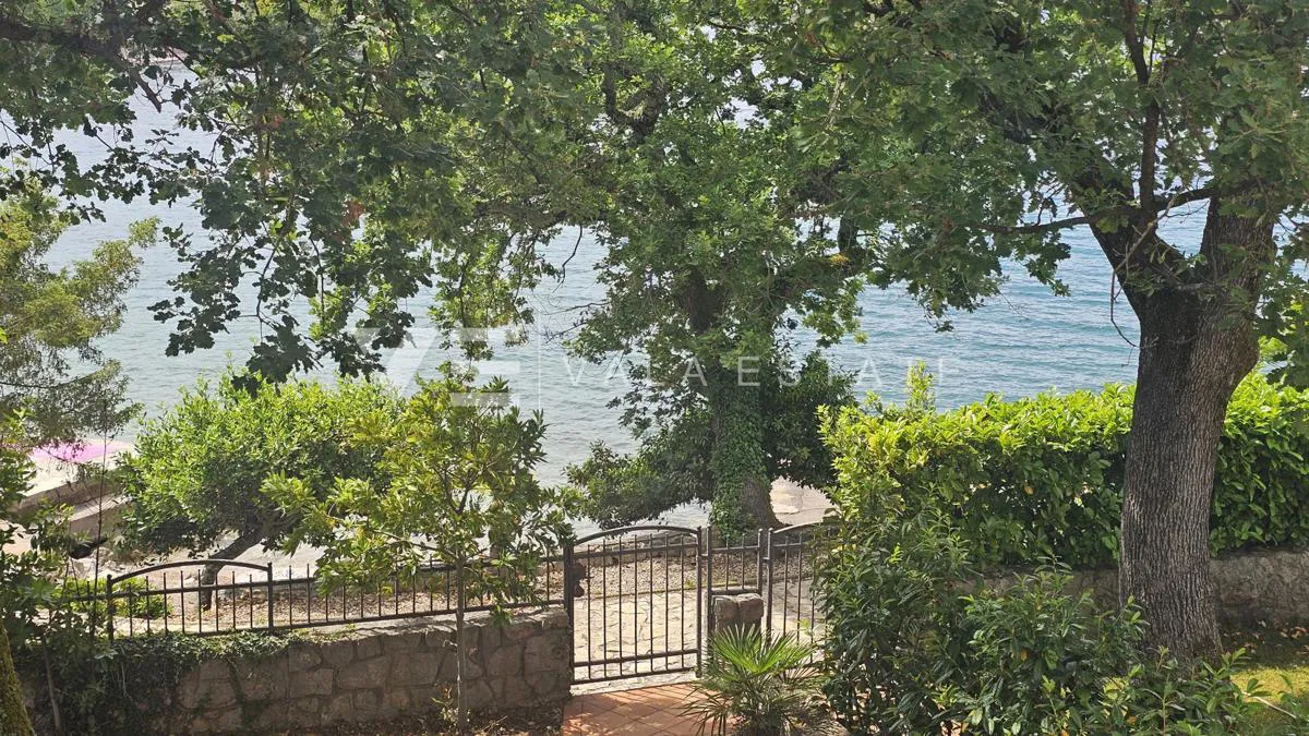 MODERNI APARTMAN U PRVOM REDU DO MORA I PLAŽE