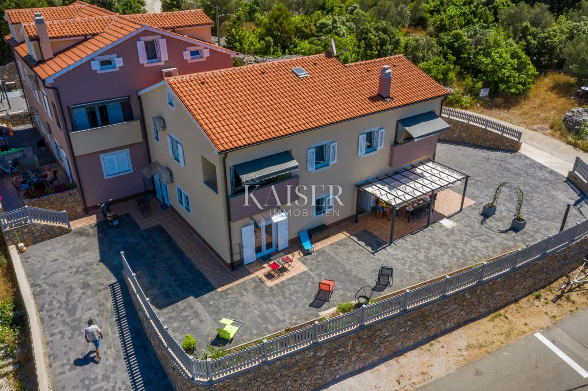 Ostrov Cres, Miholašćica, Luxusný dvojdom 500 m2 s výhľadom na more
