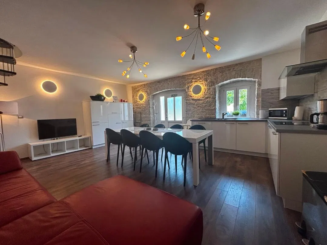 KAŠTELIR, EKSKLUZIVNA KUĆA S DODATNIM APARTMANON, POGLED MORE!