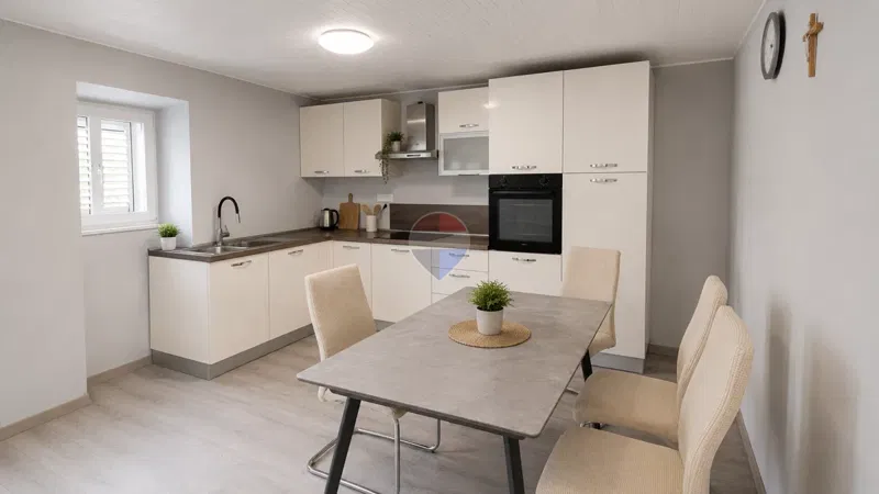 Casa a schiera ristrutturata con giardino e vista mare in vendita – 2