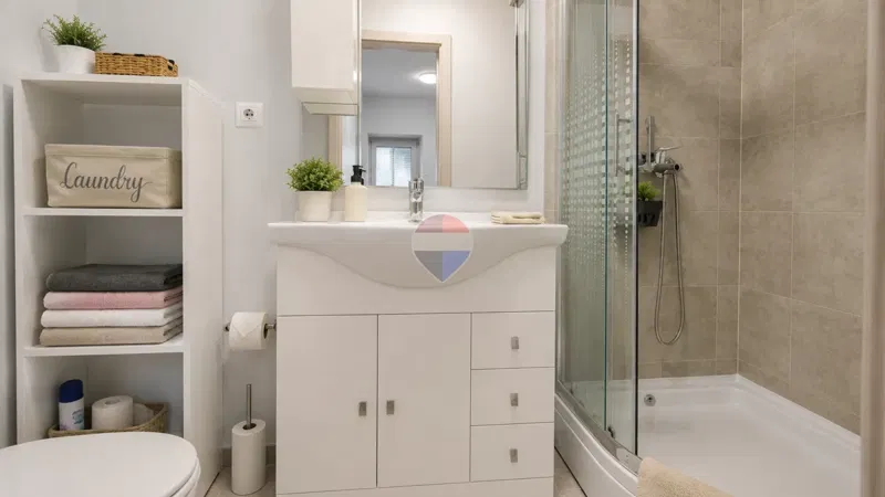 Casa a schiera ristrutturata con giardino e vista mare in vendita – 3